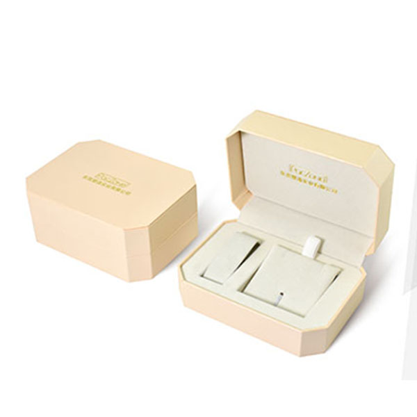 皮革及紙品包裝盒 7104